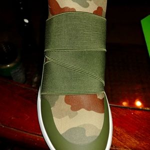 BRAND NEW Steve madden size 6.5 camo